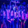 UV Party, konfetti, dekoracje swiatem.